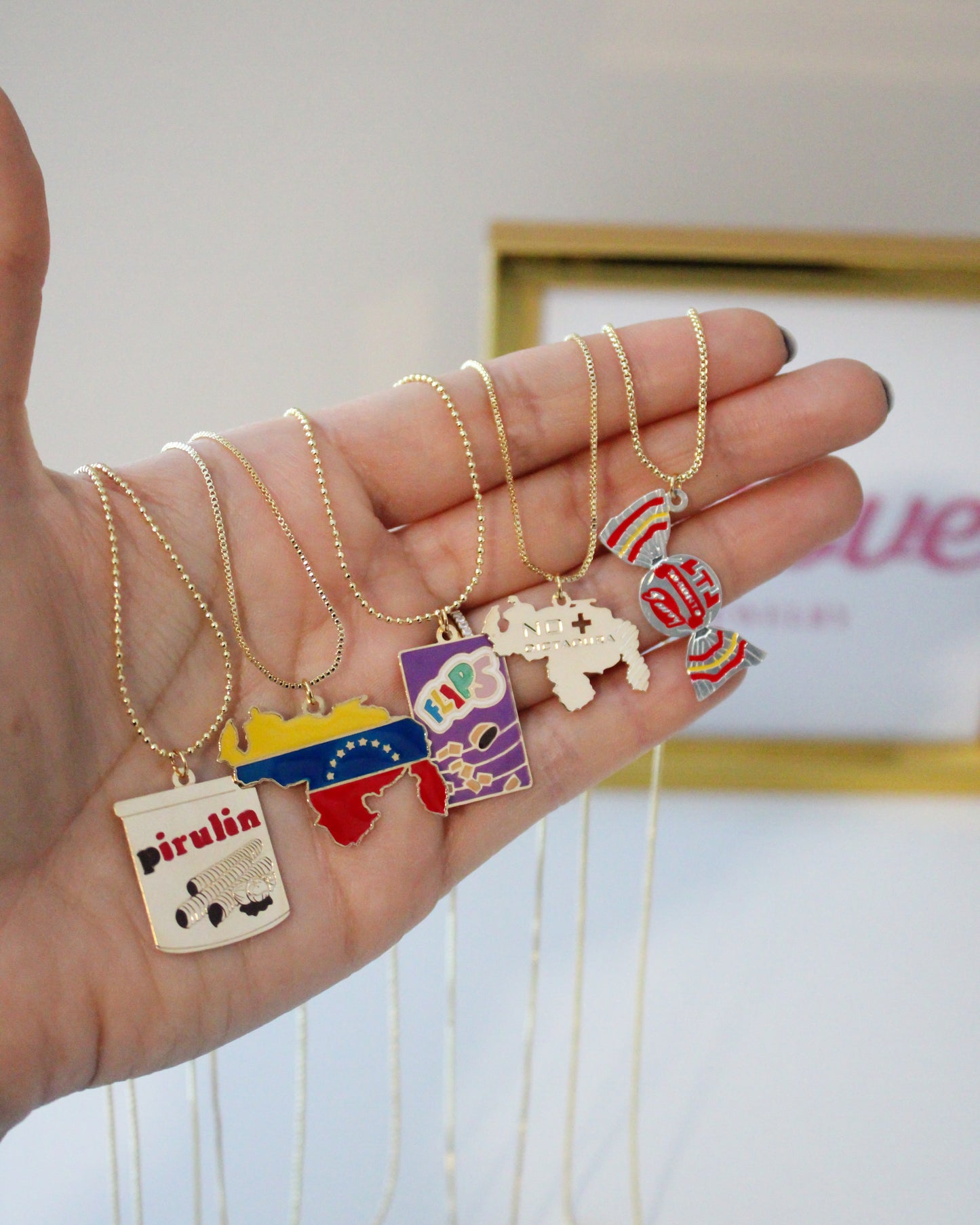 Collar ajustable con charm Venezuela